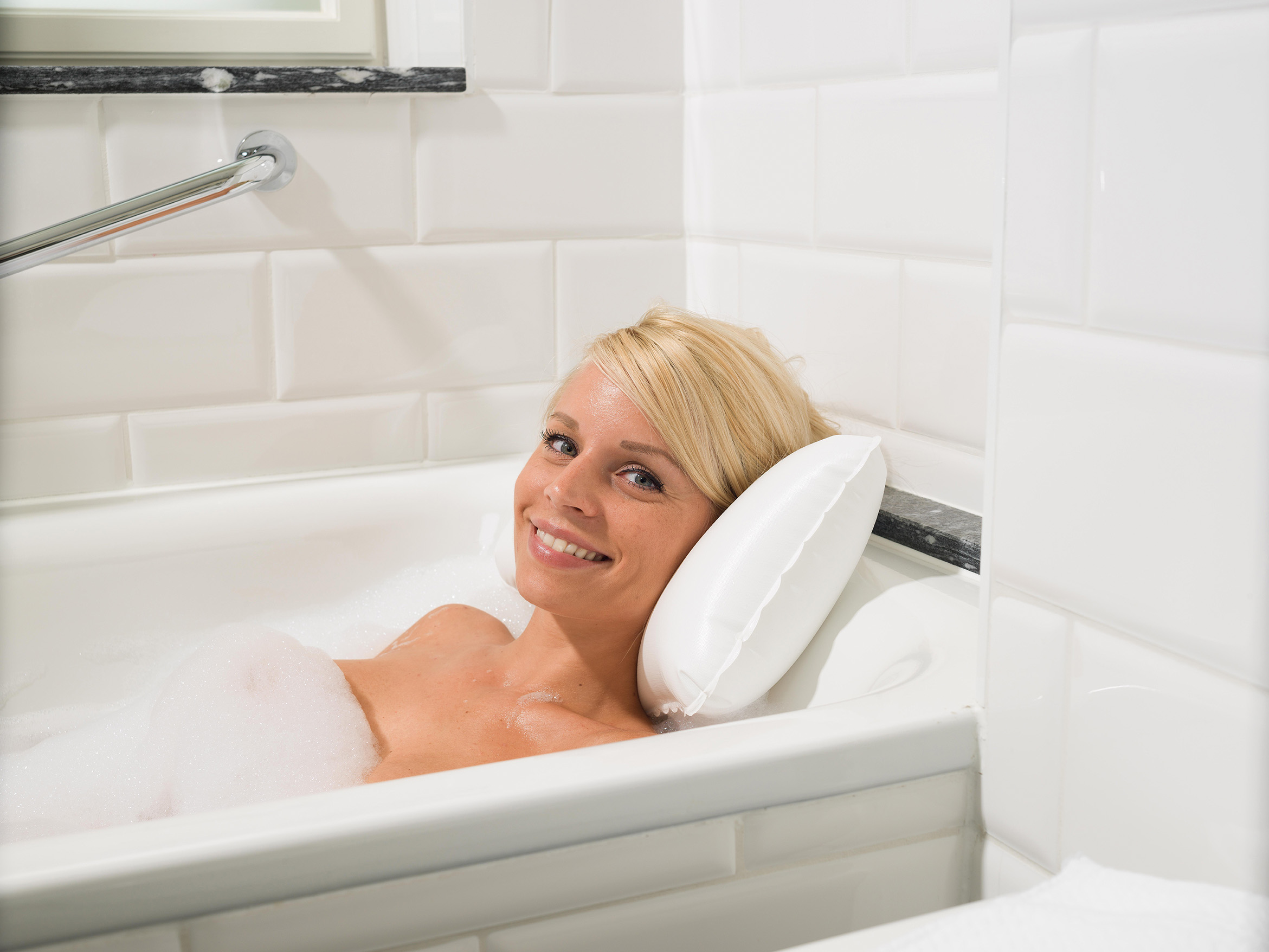 Dr. Winkler Aufblasbares Badewannenkissen - Entspannung pur in Ihrer Badewanne – Bild 2